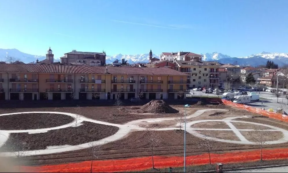 Il cantiere nell'area verde in piazza Dante Alighieri: Tracciati i percorsi