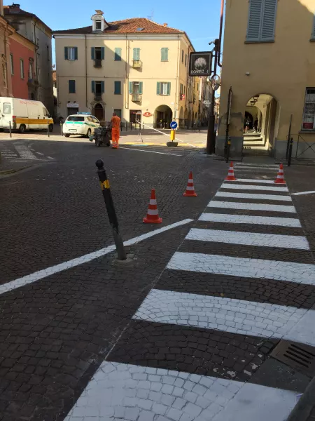  In questi giorni gli interventi continuano con un importante restyling del centro storico, con particolare attenzione ai percorsi pedonali, ai parcheggi disabili 