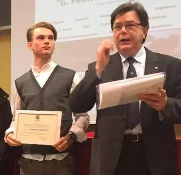 Federico Giraudo durante la premiazione