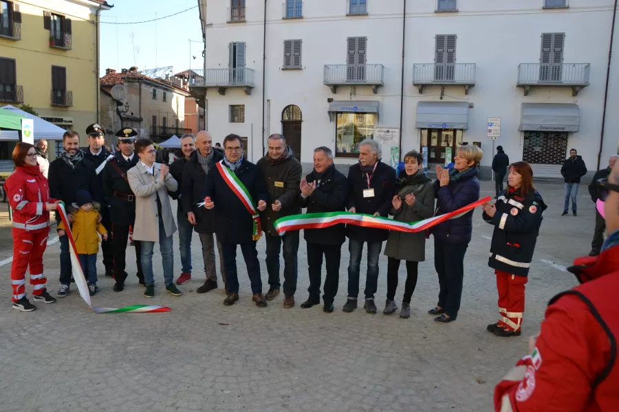 Taglio del nastro nella rinnovata piazza Regina Margherita