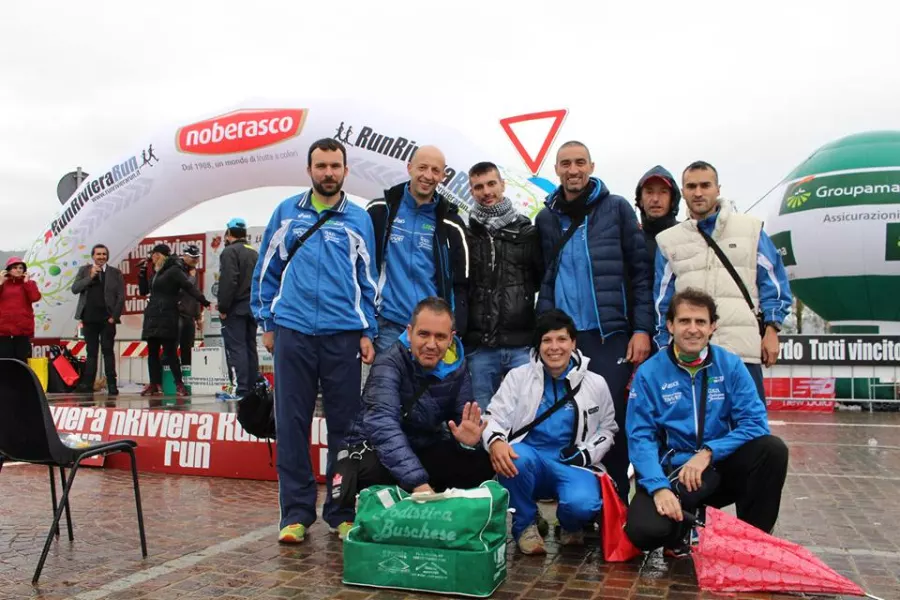 Il gruppo buschese alla mezza di Loano.