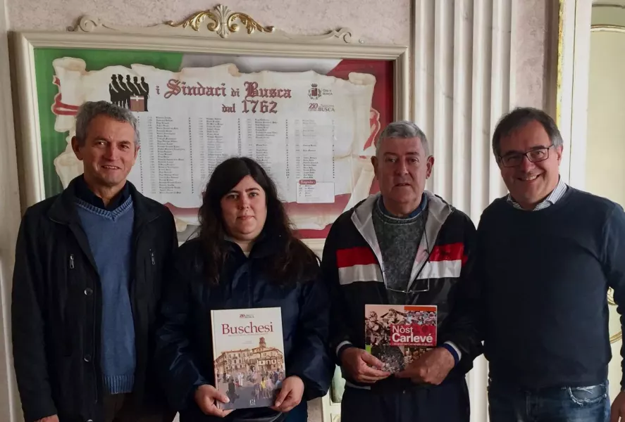 Renée e Mariana Ribero con il presidente del Gemellaggio Argentino e consigliere comunale, Giuseppe Perucca, e il sindaco, Marco Gallo