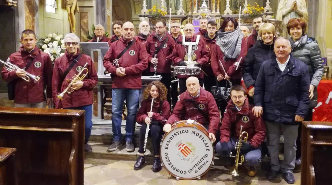 Gli assessori Carla Eandi e Gian Franco Ferrero e la consigliera comunale Beatrice Sartore nella chiesa di  Castelletto con la Banda per la festa sociale