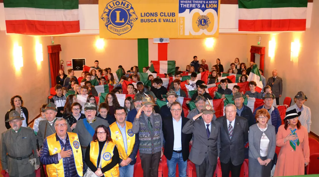 Commemorazione del centenario della Grande Giuerra e consegna del Tricolore nelle scuole da parte del Lions Club Busca e Valli