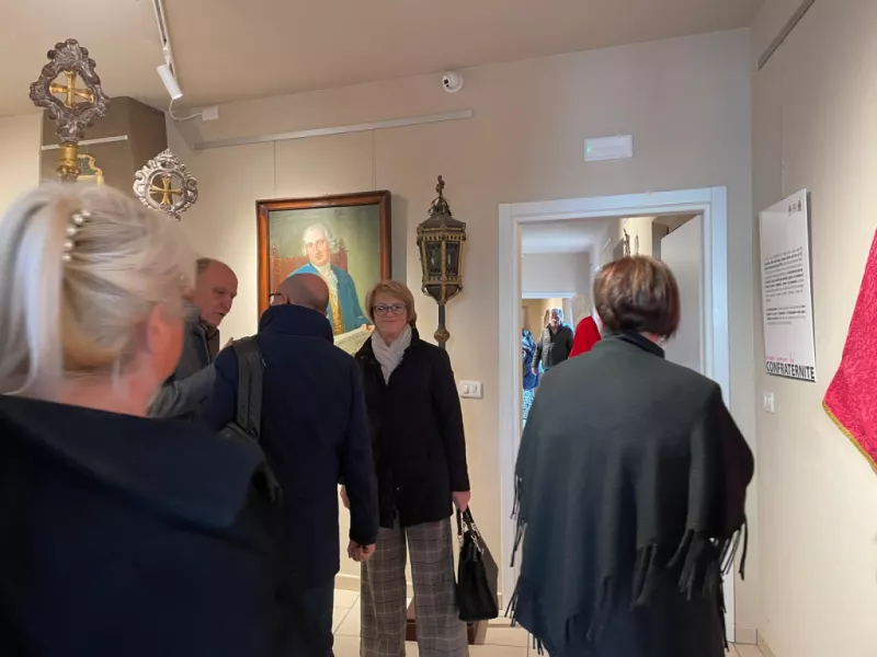 Successo del primo week end di apertura della mostra Arte e carità, alla galleria  Casa Francotto fino al 9 febbraio,  con oltre cinquecento visitatori