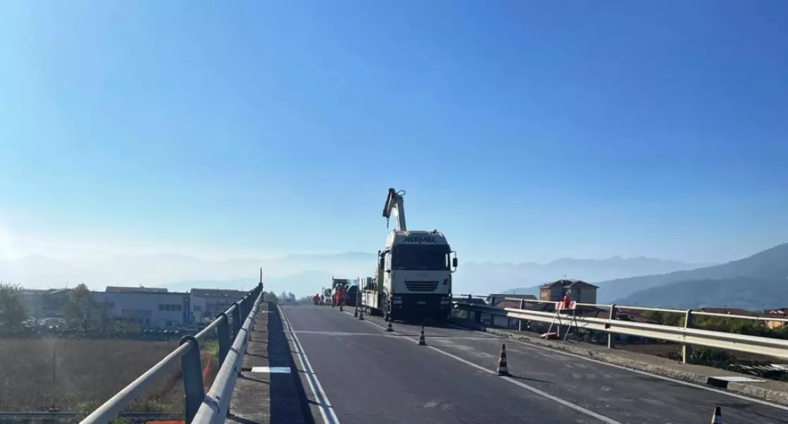 Lavori sul cavalcaferrovia alla rotatoria di Loreto