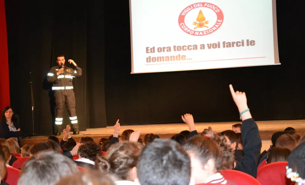 Tante domande per conoscere meglio il mondo dei Vigili del Fuoco: un lavoro che molti bambini vogliono fare da grandi