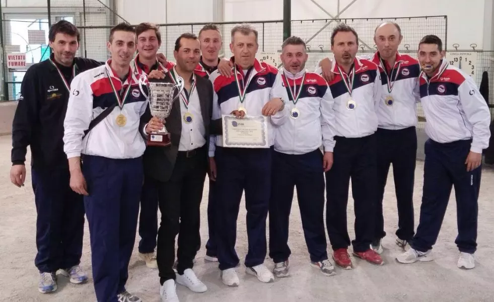 La squadra che ha vinto l’accesso alla serie A di petanque: Mauro Costa, Davide Galaverna, Renzo Girardi, Federico Bono, Marco Bosio, Walter Bonamico, Alessandro Bertolotti, Maurizio Bertolotto, Enrico Bertolotti, Andrea Marino, più Gilberto Garino, qui assente per infortunio