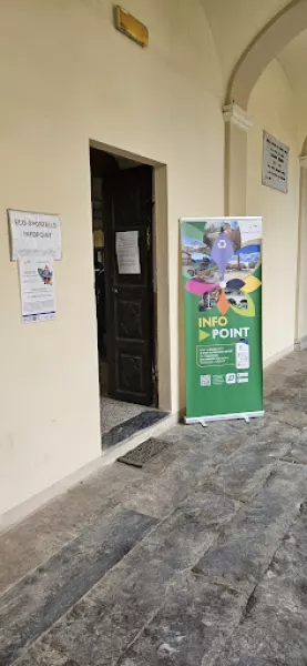 La  distribuzione del kit raccolta rifiuti porta a porta avviene tutti i venerdì mattina dell’anno dalle ore 9 alle 12 e  ogni primo lunedì del mese dalle 14 alle 17 all’eco-sportello situato al piano terreno del palazzo municipale, in via Cavour 28