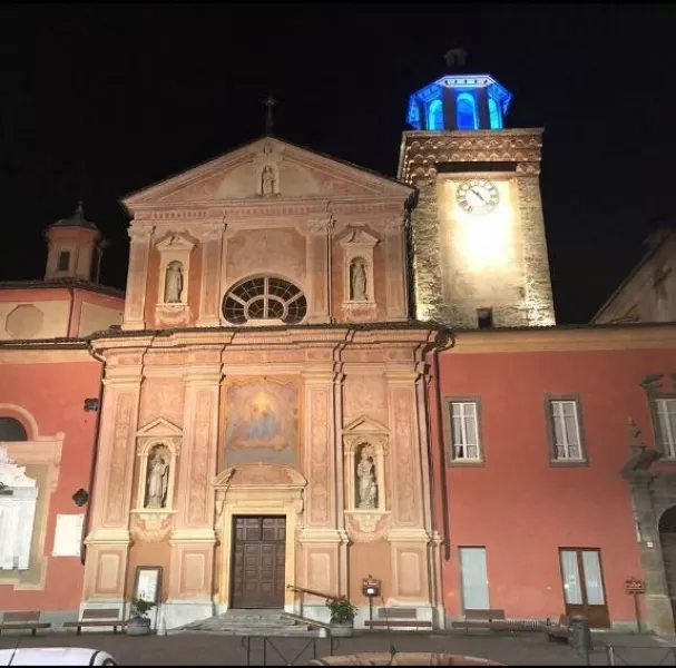 Il campanile della Rossa illuminato d'azzurro per la campagna nazionale di prevenzione oncologica maschile