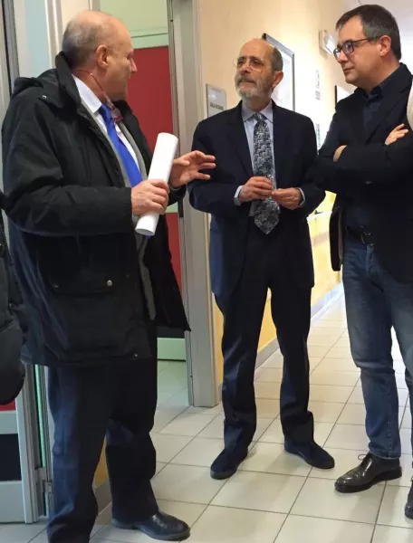 Da sinistra, il direttore generale dell'Asl Cn 1 Francesco Magni, il responsabile sanitario della struttura semplice di cure palliative Pietro La Ciura, il sindaco Marco Gallo durante l'incontro