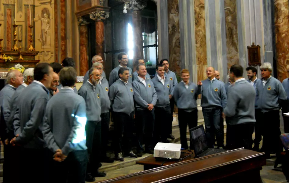 La corale Valle Maira durante il concerto nella chiesa della Rossa sabato scorso