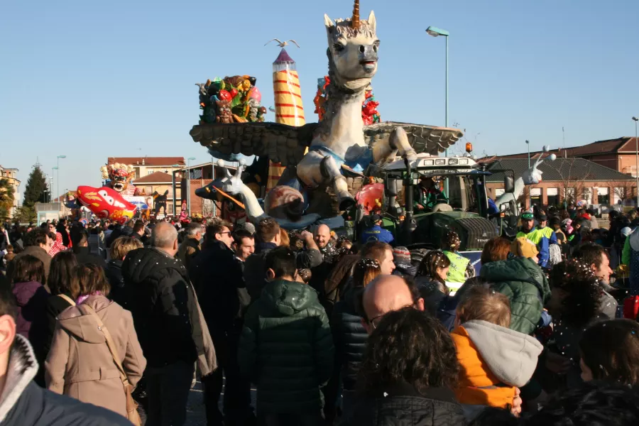 BUSCA EVENTI. Il guardiano dei sogni, il carro di Baudenasca di Pinerolo, edizione 2015