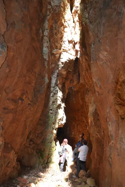 Domenica visite accompagnate ai canyon dell'alabastro rosa