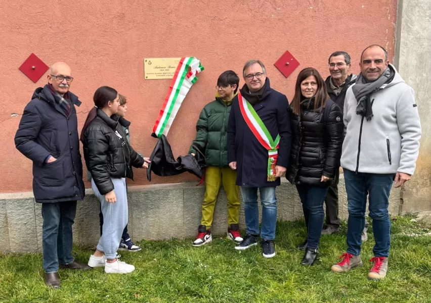 Lo scoprimento della targa dedicata alla memoria del buschese Bono morto nel  campo di concentramento tedesco