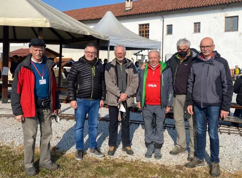 Il sindaci di Busca, Marco Gallo, e di Dronero, Mauro Astesano, l'assessore del Comune di Villar San Costanzo Sergio Poetto con il presidente dell'associazione Ingenium Giovanni Tolosano, Ermanno Bressy della Compagnia del buon cammino e l'assessore Ezio Donadio all'arrivo della prima tappa del Cammino del Maira