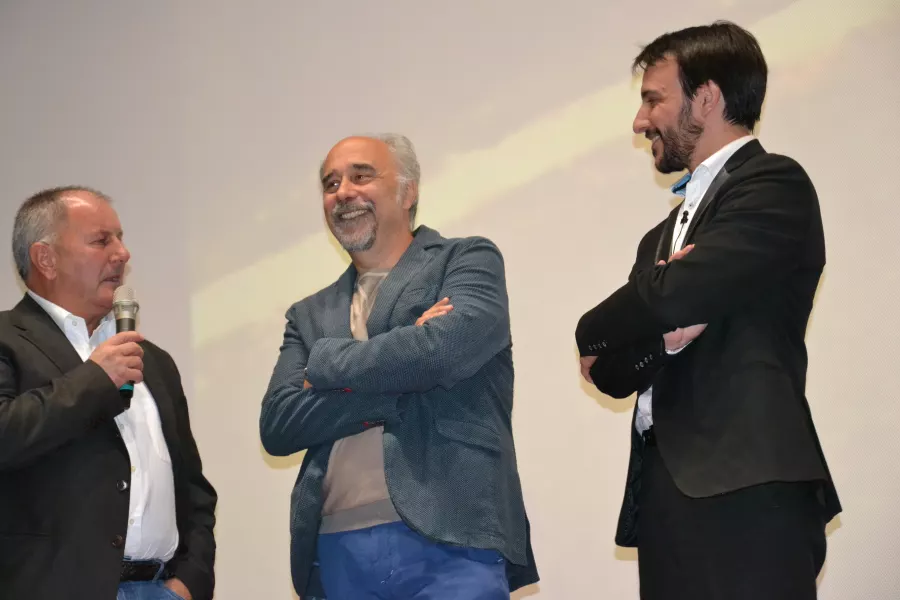 Da sinistra l'assessore Gian Franco Ferrero, il regista Giorgio Diritti, il presidente del Cineclub Méliès  Mattia Bertaina sul palco del Lux venerdì scorso