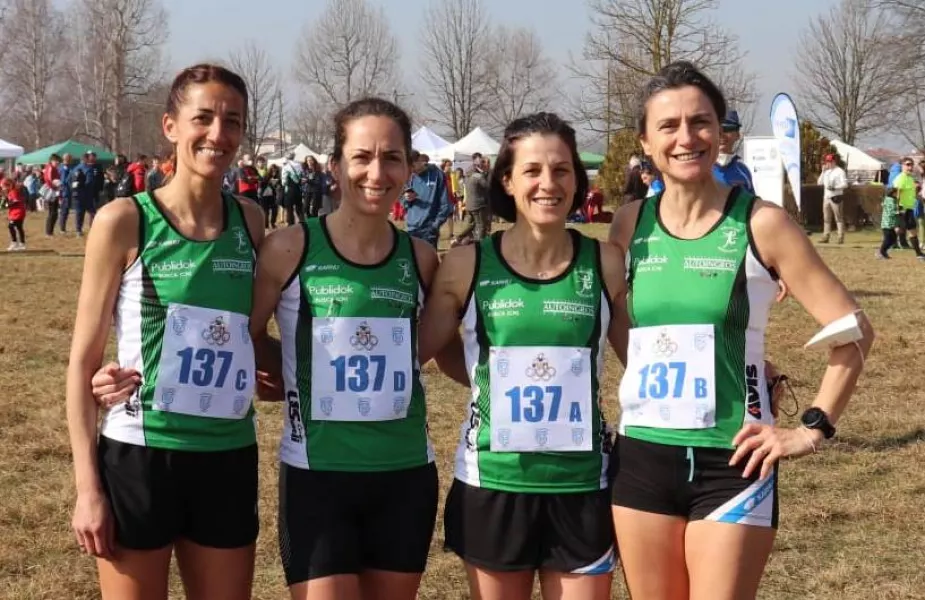 Le campionesse regionali di staffetta cross portano i colori della Podistica Buschese