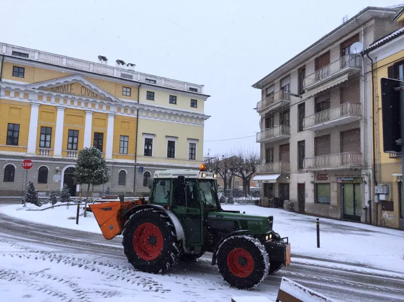 Mezzi spargisale in centro questa mattina