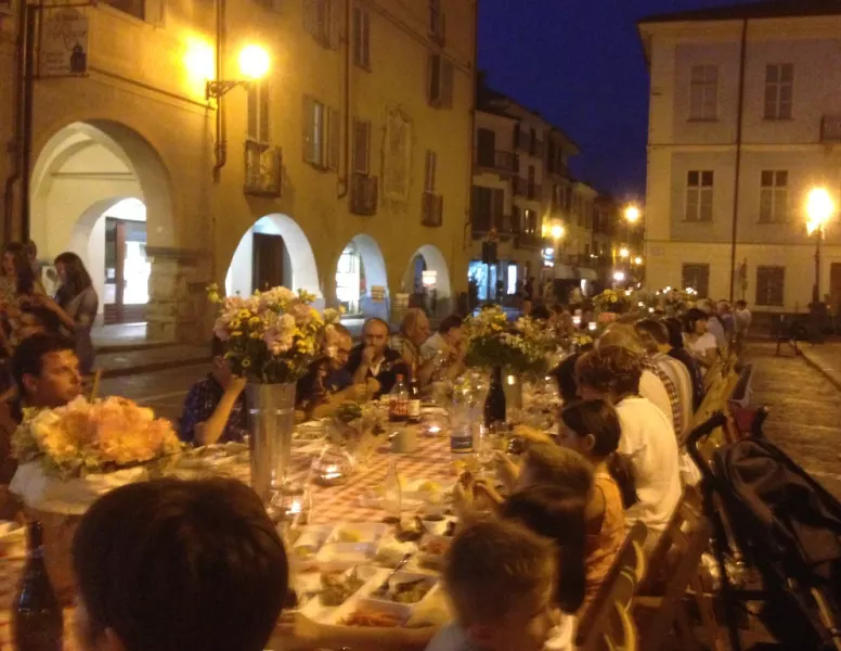 Si cena in piazza della Rossa