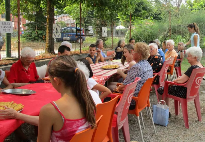 I ragazzi animano i pomeriggi in casa di riposo e svolgono lavoretti pratici di pubblica utilità