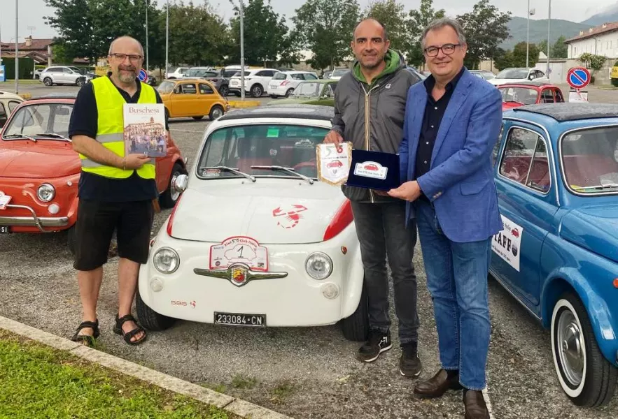 Durante la tappa al parco-museo dell'Ingegno, dopo la partenza dalle cantine Tomatis in frazione san Martino,  gli organizzatori e i partecipanti sono stati salutati dal sindaco, Marco Gallo, e dall’assessore allo Sport, Diego Bressi