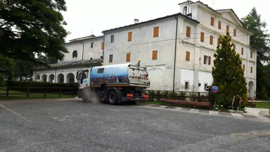 Al via il restyling dei piazzali del Santuario di Valmala: L’intervento concerne le aree pubbliche adiacenti alla chiesa che attualmente sono costituite da un semplice manto di asfalto, su cui risultano debolmente tracciate e linee bianche orizzontali a parcheggio libero