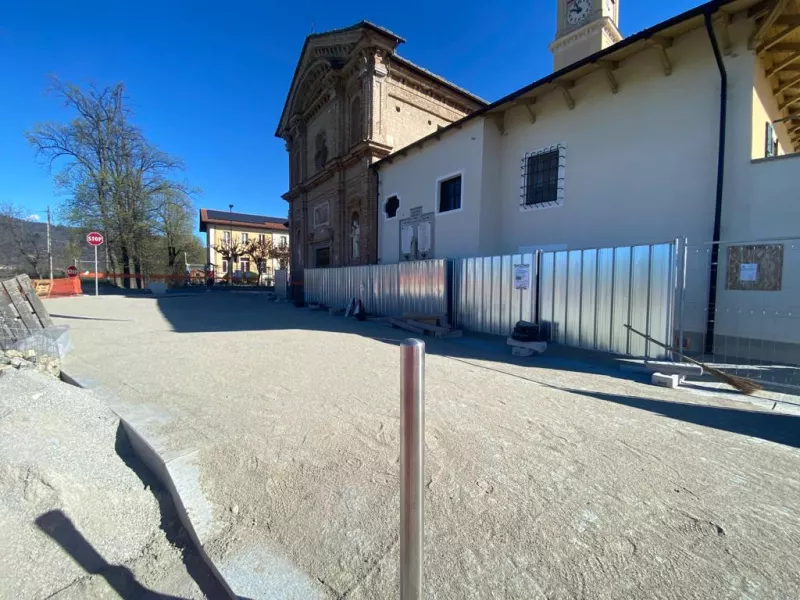 Verso la conclusione la costruzione del sagrato della chiesa di Csatelletto e la messa in sicurezza della strada