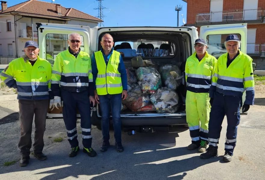 I volontari della Protezione civile comunale con l'assessore Diego Bressi