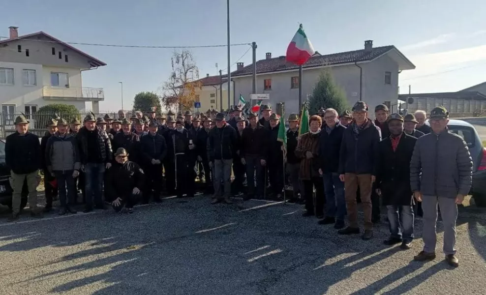 Con il capogruppo Piero Cavallo e la madrina Giovanna Arnaudo, presenti il sindaco, Marco Gallo, e l’assessore e Alpino Ezio Donadio, per ringraziare i volontari sempre presenti quando occorre