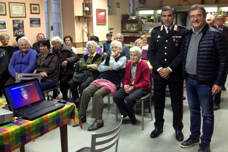 Un momento dell'incontro di oggi pomeriggio al centro anziani