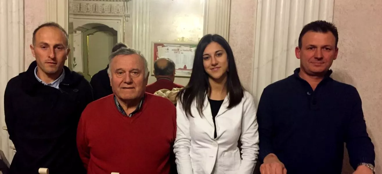 Alessia Sarale è entrata ieri in Cosiglio comunale per il Gruppo di minoranza Insieme per Busca. Qui con gli altri compondenti del Gruppo Angelo Rosso, Marco Gollé, Valter Gullino