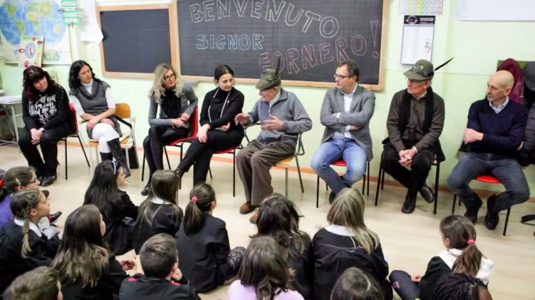 L'incontro nella scuola primaria organizzato dal Comune. Si lavora ad una raccolta di immagini e interviste