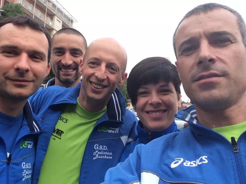 Il selfie dei podisti buschesi alla mezza Maratona di Ciriè