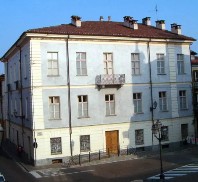 Il Palazzo della Musica in piazza della Rossa, sede dell'Istituzione comunale culturale e del 'Vivaldi'