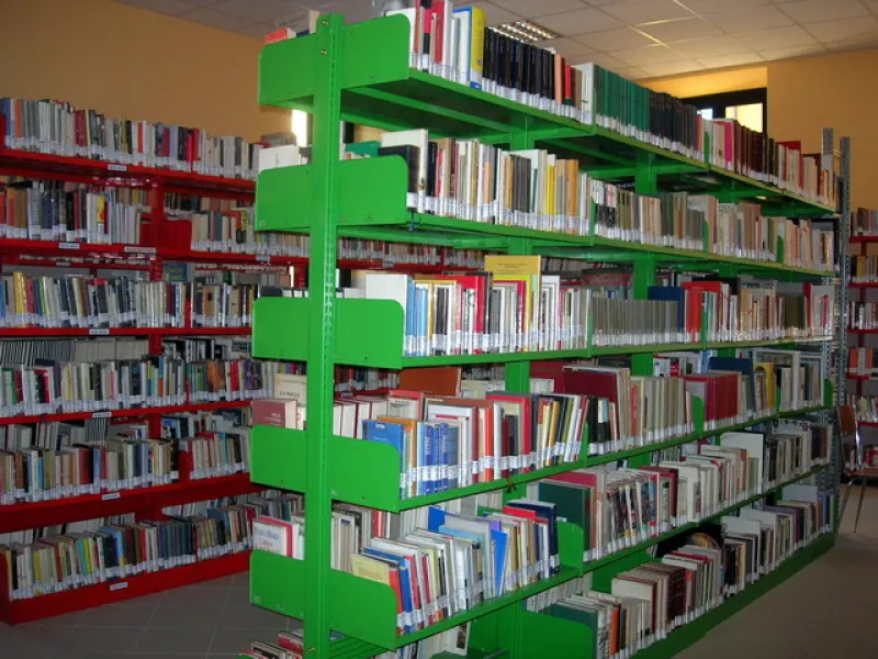 Da oggi la biblioteca comunale torna alla quasi normalità con nuove regole a cominciare dal possesso del green pass