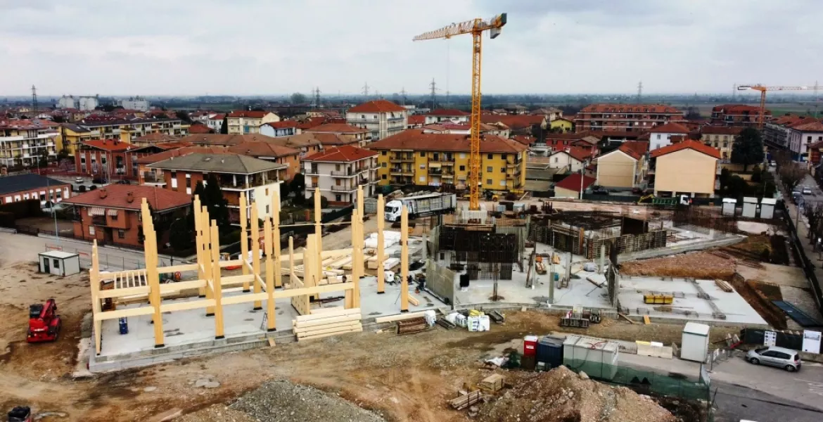 Nel cantiere del nuovo polo scolastico in corso Giolitti i lavori procedono rispettando in pieno i tempi previsti