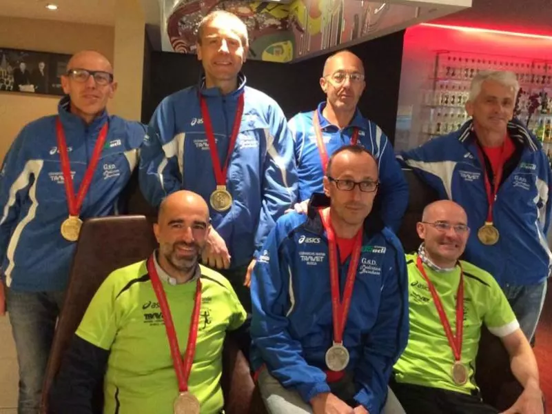 Il gruppo degli atleti della Podistica Bsuchese che hanno partecipato alla Maratona di Londra