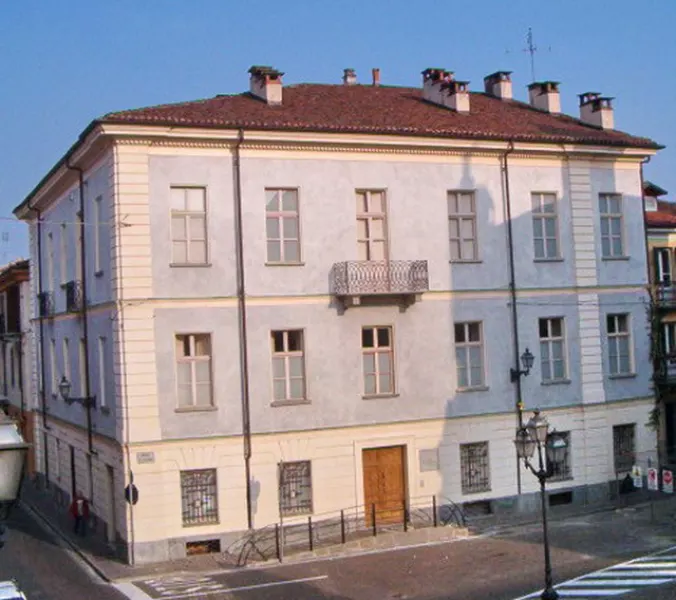 Il Palazzo della Musica in piazza della Rossa, sede del Civico Istituto musicale e dei corsi di IntelligenteMente