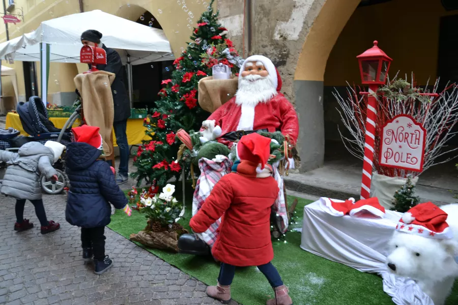 Dopo la pausa forzata dello scorso anno dovuta al Covid, domenica 19 dicembre torna il Mercatino di Natale organizzato da Assoimprese con il Comune