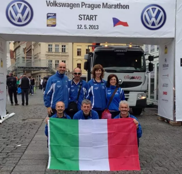 Il gruppo della Podistica Buschese alla Maratona di Praga