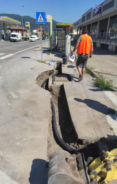 Sono in corso i lavori per il miglioramento dell’illuminazione del passaggio pedonale lungo la strada provinciale 589 in corso Giovanni XXIII, nei pressi dell’incrocio con via Tabasso e via Ticino