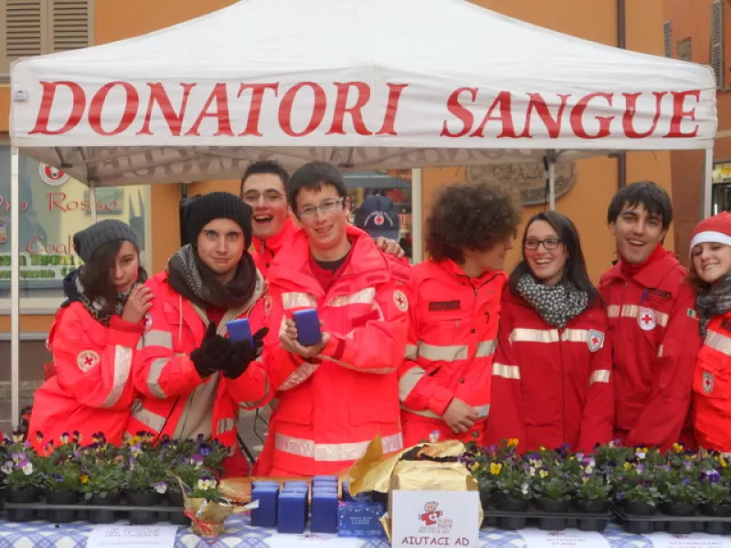 I giovani del Comitato CRI di Busca al 'Natale solidale'