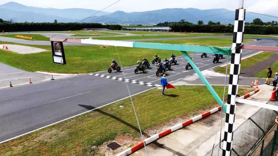 Si è svolta ieri  sul circuito internazionale Kart Planet la terza prova del campionato interregionale Piemonte, Lombardia e Liguria  di Supermoto