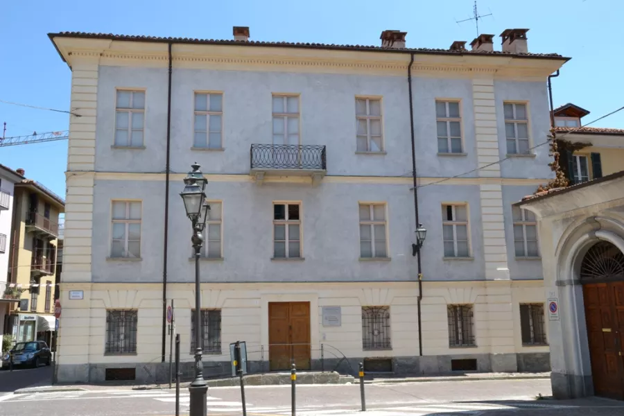 ll Palazzo della Musica in piazza della Rossa, sede del'Istituzione Comunale Culturale e delle lezioni di IntelligenteMente