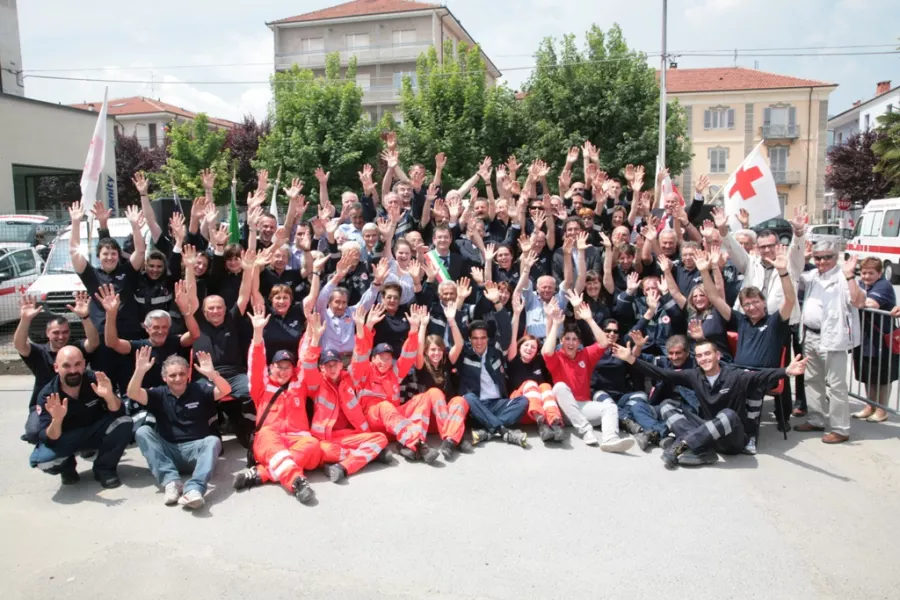 I volontari del Comitato di Busca della Croce Rossa Italiana in una bella foto del 2010