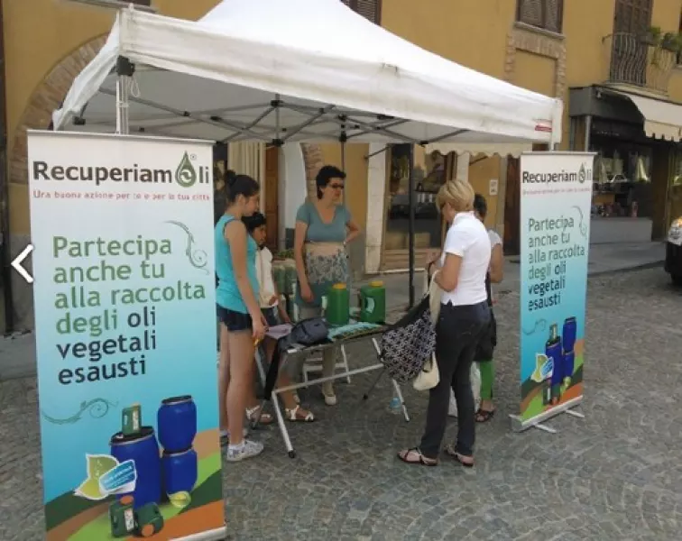 Un info point sarà presente nella cittadella dello Sport in via Monte Ollero domenica prossima  dove saranno distribuite a chi lo desidera le tanichette da 3 litri che si devono utilizzare in casa propria per la raccolta dell’olio esausto