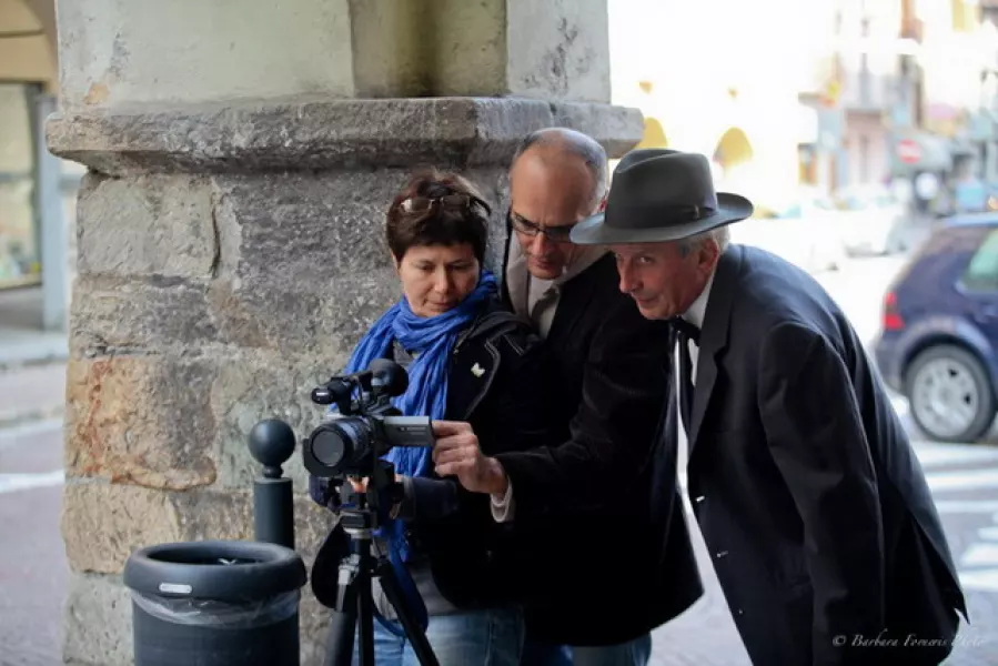 Laura Chiotasso e Costantino Sarnelli con Giangi Giordano durante le riprese de La ronde