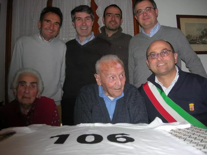  Giovanni Martinale festeggiato per il sui  106 anni compiuti il 18 dicembre 2011