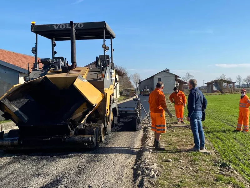 Per il rifacimento delle bitumature e messa in sicurezza delle strade comunali sono stati destinati nel 2020 in tutto poco oltre 500mila euro, impiegati in diversi lotti